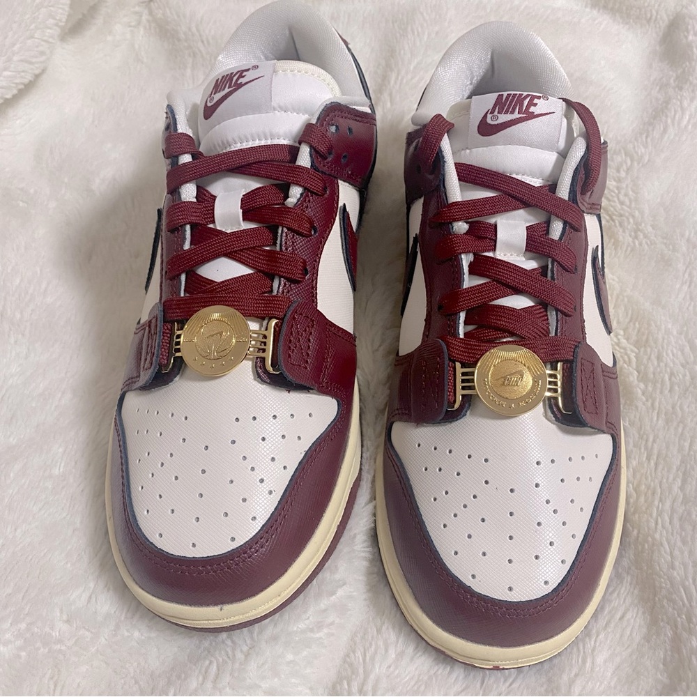 Nike Dunk Low SE- Sail Team Red.